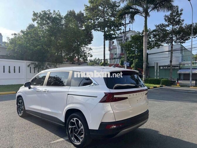 Hyundai Custin 1.5 Turbo Đặc Biệt 2024 Trắng 7 chỗ