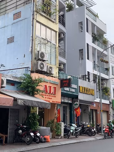 BÁN NHANH CĂN NHÀ MẶT TIỀN HUỲNH VĂN BÁNH CÓ 8 PHÒNG NGỦ