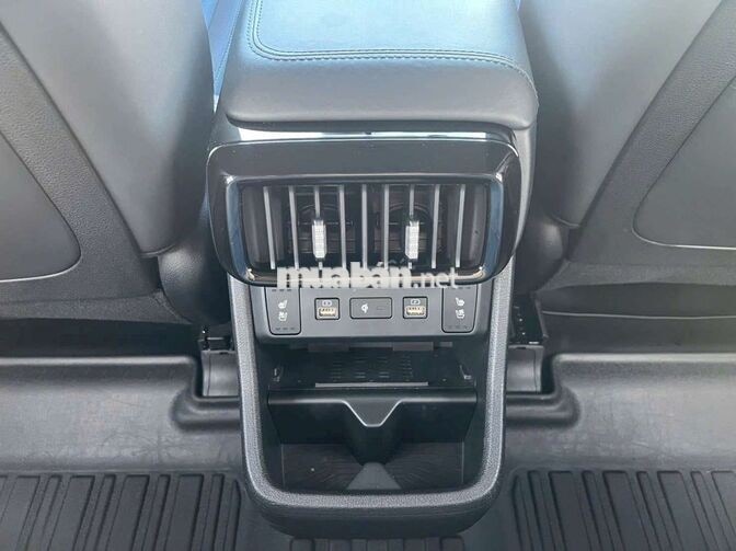 Hyundai Custin 1.5 Turbo Đặc Biệt 2024 Trắng 7 chỗ