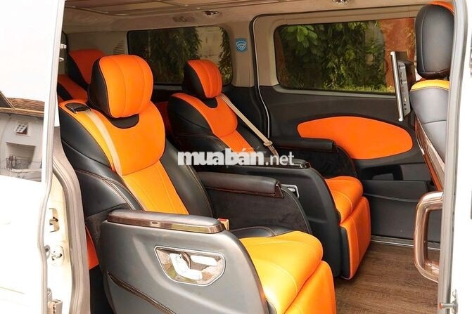 Ford Tourneo Titanium 2019 Trắng 9 vạn km