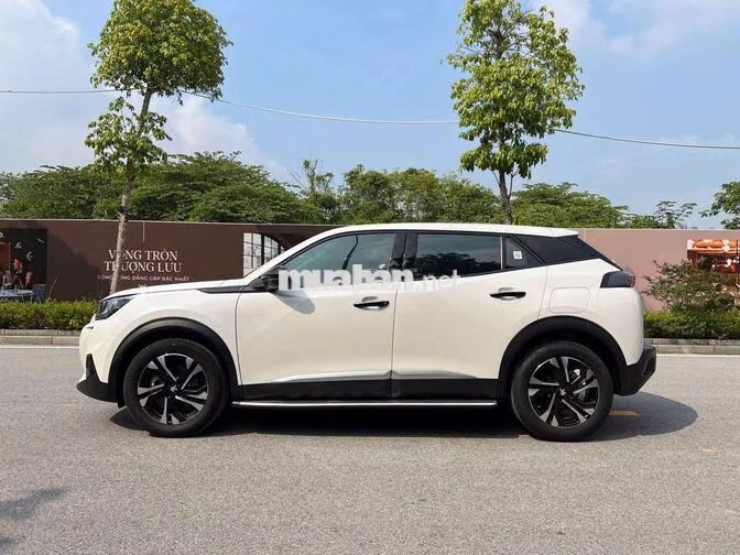 Peugeot 2008 1.2AT 2025 Trắng 17000 km