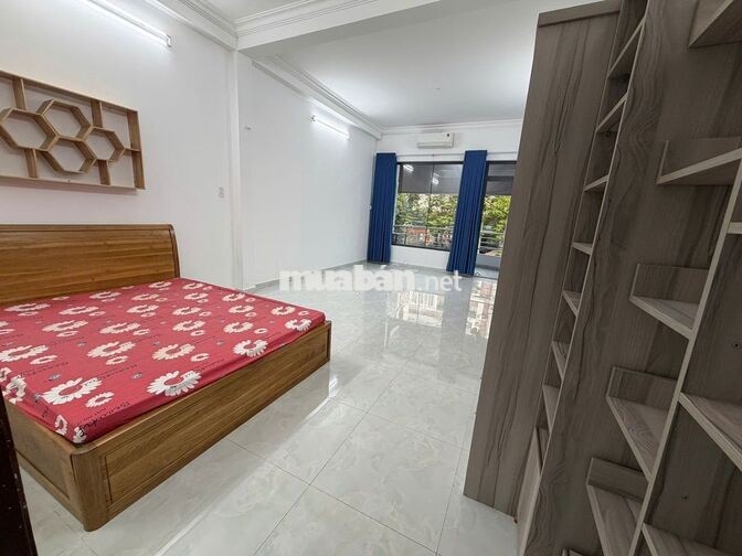 Phòng rộng, Đặng Thuỳ Trâm, full nội thất, có ban công