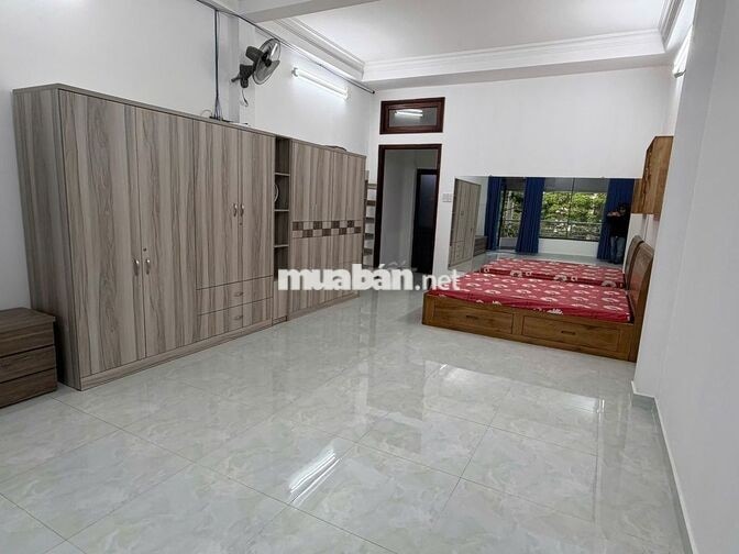 Phòng rộng, Đặng Thuỳ Trâm, full nội thất, có ban công