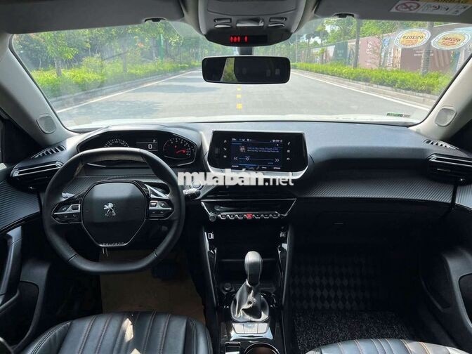Peugeot 2008 1.2AT 2025 Trắng 17000 km