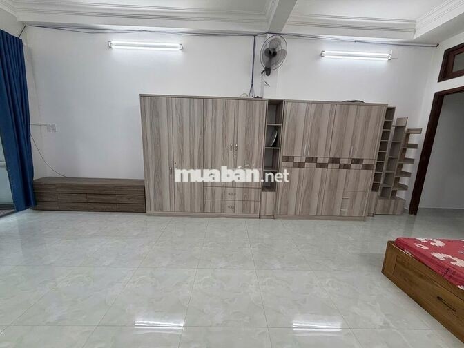 Phòng rộng, Đặng Thuỳ Trâm, full nội thất, có ban công