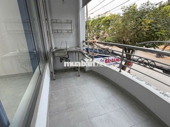 Phòng rộng, Đặng Thuỳ Trâm, full nội thất, có ban công