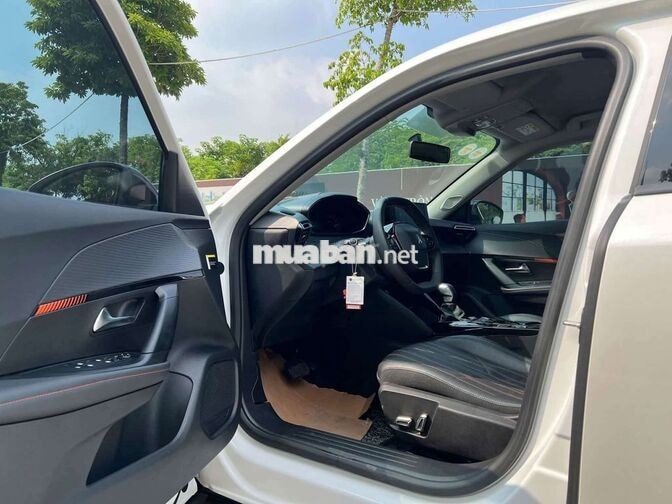 Peugeot 2008 1.2AT 2025 Trắng 17000 km