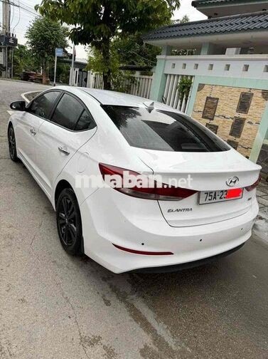 Hyundai Elantra 2018 Bản đủ cửa nóc Tự động
