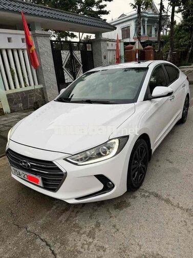 Hyundai Elantra 2018 Bản đủ cửa nóc Tự động
