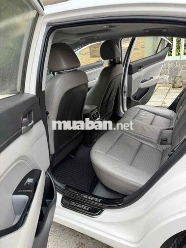 Hyundai Elantra 2018 Bản đủ cửa nóc Tự động