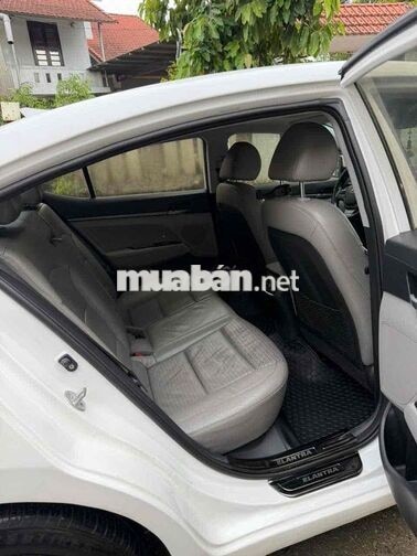 Hyundai Elantra 2018 Bản đủ cửa nóc Tự động
