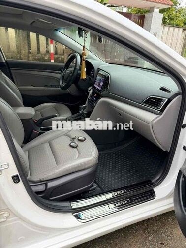 Hyundai Elantra 2018 Bản đủ cửa nóc Tự động