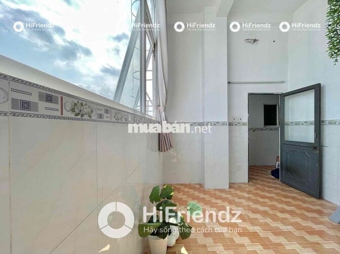 Cho Thuê Phòng Gác Cửa Sổ Trời Sẵn Máy Lạnh Tủ Lạnh Gần Ngã Tư Bốn Xã