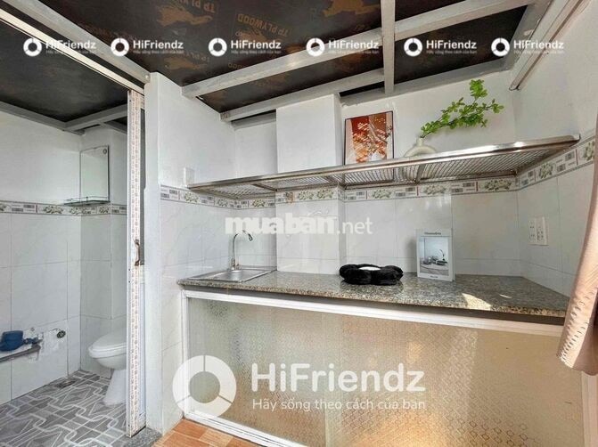 Cho Thuê Phòng Gác Cửa Sổ Trời Sẵn Máy Lạnh Tủ Lạnh Gần Ngã Tư Bốn Xã