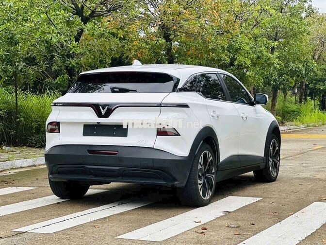 VinFast VF6 Plus SUV điện Trắng