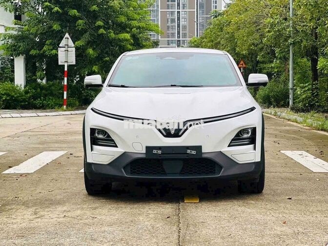 VinFast VF6 Plus SUV điện Trắng