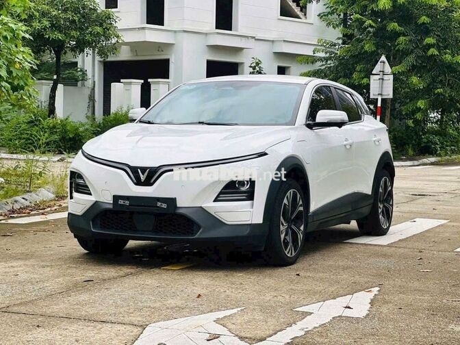 VinFast VF6 Plus SUV điện Trắng
