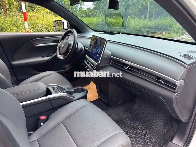 VinFast VF6 Plus SUV điện Trắng