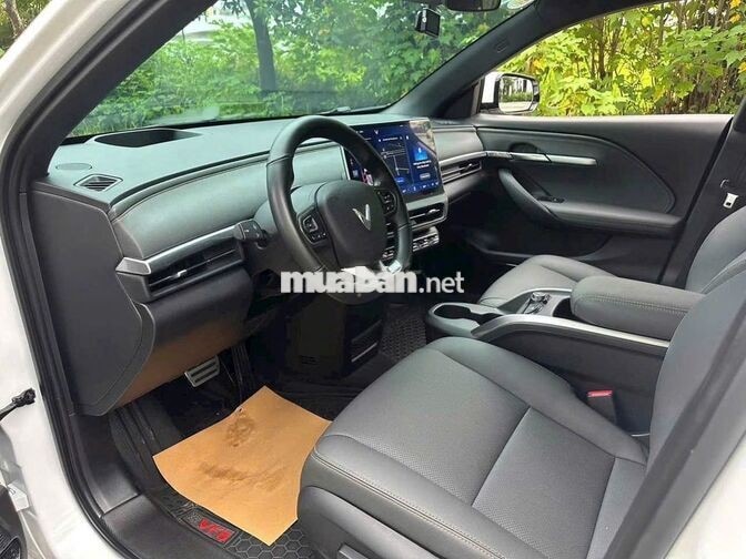 VinFast VF6 Plus SUV điện Trắng
