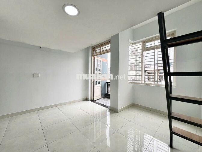 PHÒNG GÁC CAO BAN CÔNG NGAY PHẠM VĂN CHIÊU GẦN EMART CHỢ THẠCH ĐÀ