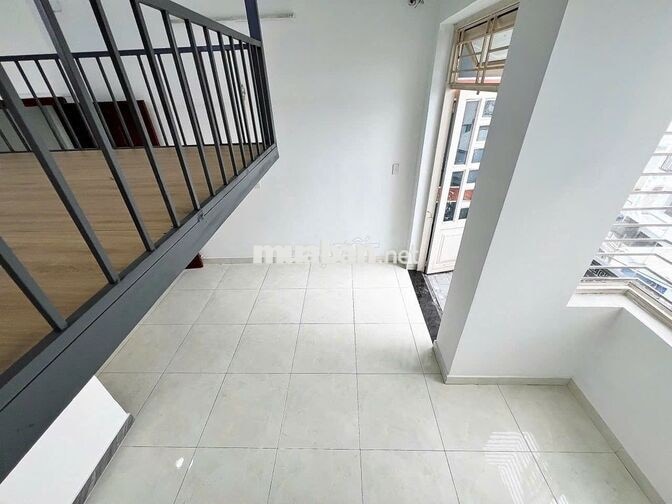PHÒNG GÁC CAO BAN CÔNG NGAY PHẠM VĂN CHIÊU GẦN EMART CHỢ THẠCH ĐÀ