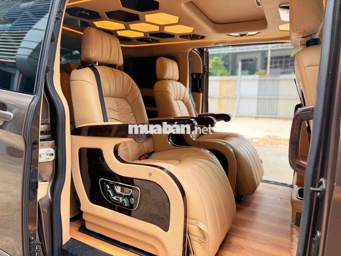 Tourneo Kingdom Limousine 2021 xe cá nhân