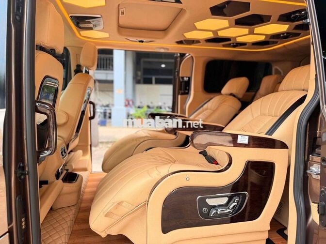 Tourneo Kingdom Limousine 2021 xe cá nhân
