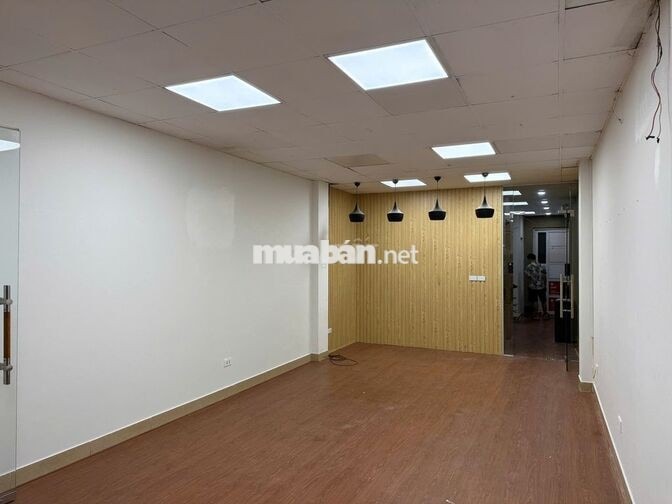 Cho thuê sàn VP, Spa, Lớp học tại Chùa Láng 100m2 chỉ 17tr