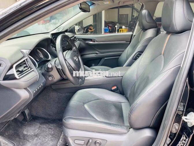 Toyota Camry 2.5Q 2022 Đen 50.000 km