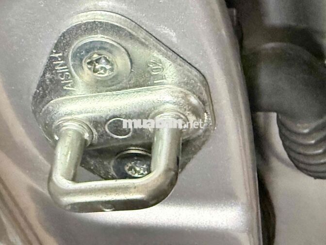 Toyota Innova Số sàn Xe gia đình Bạc