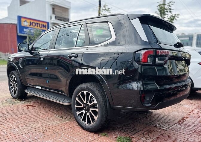 Ford Everest Platinum 1 Cầu 2026 Đen