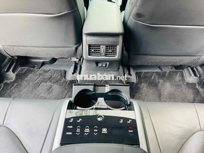 Toyota Camry 2.5Q 2022 Đen 50.000 km