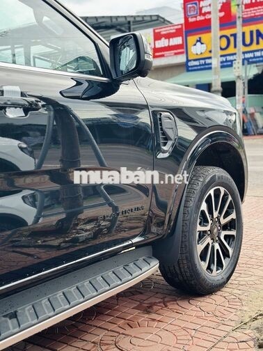 Ford Everest Platinum 1 Cầu 2026 Đen