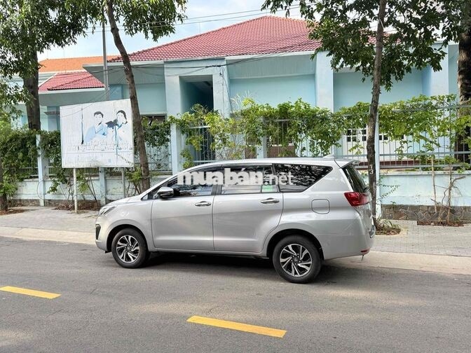 Toyota Innova Số sàn Xe gia đình Bạc