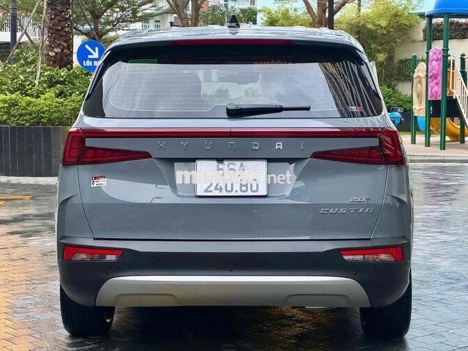 Hyundai Custin 2.0L 2024 7 chỗ Tự Động Xám