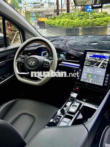 Hyundai Custin 2.0L 2024 7 chỗ Tự Động Xám