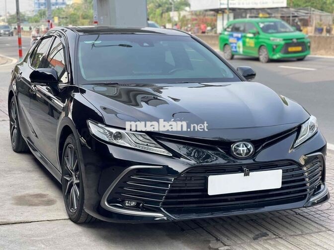 Toyota Camry 2.5Q 2022 Đen 50.000 km
