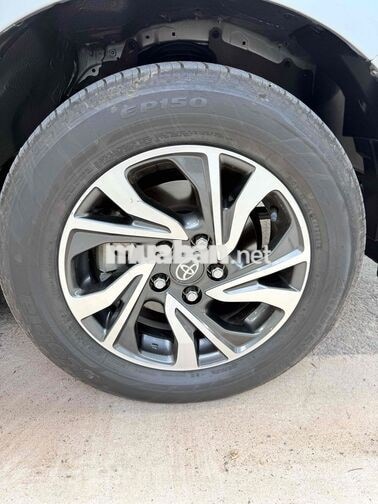 Toyota Innova Số sàn Xe gia đình Bạc