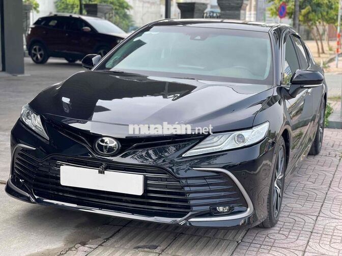 Toyota Camry 2.5Q 2022 Đen 50.000 km