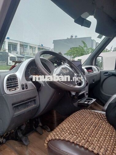 Mercedes-Benz Sprinter 6 chỗ màu Hồng