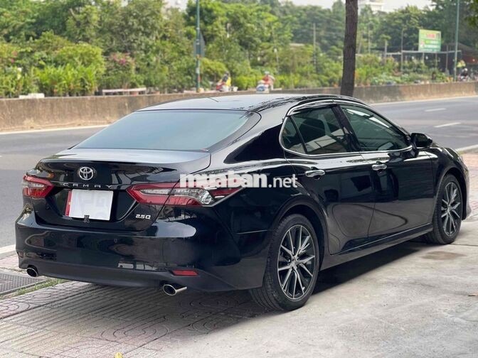 Toyota Camry 2.5Q 2022 Đen 50.000 km