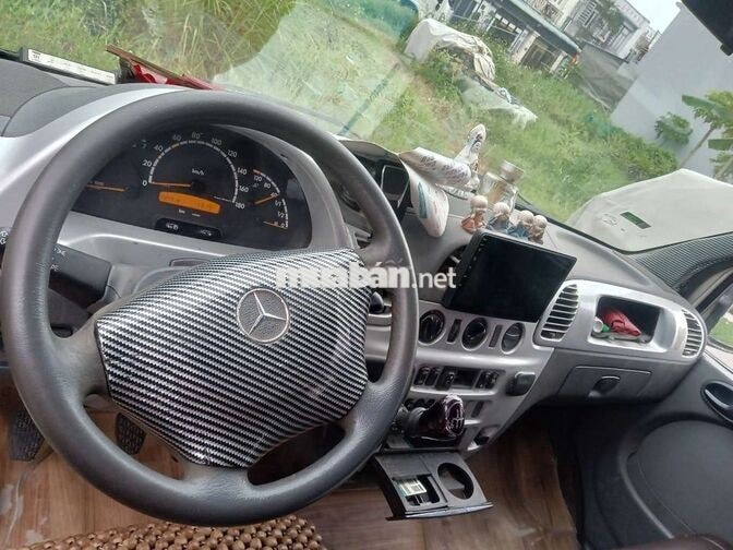 Mercedes-Benz Sprinter 6 chỗ màu Hồng