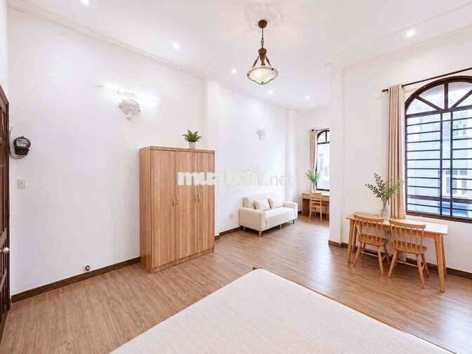 Phòng 40m2_ studio, đẩy đủ nội thất, cửa sổ_ 270 Phan Đình Phùng