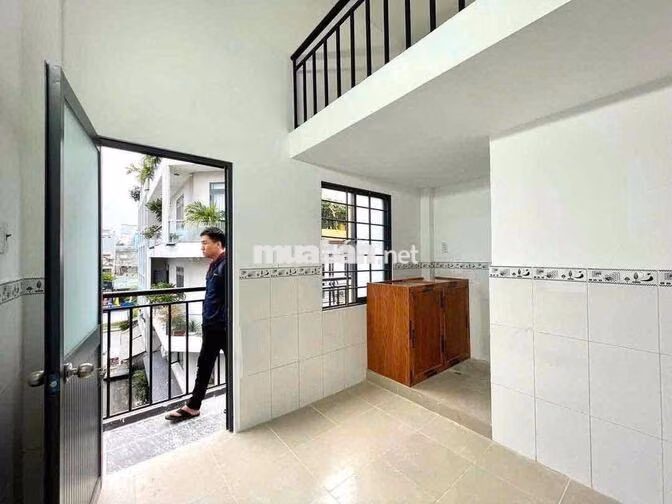 PHÒNG GÁC BAN CÔNG CỬA SỔ TRỜI MỚI XÂY GẦN AEON TÂN PHÚ, ĐH HUIT, VHU