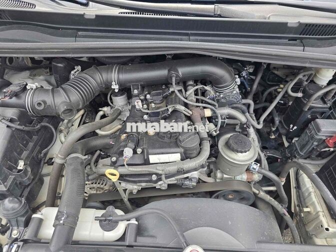 Toyota Innova 2.0E 2019 Số sàn 8 chỗ Trắng
