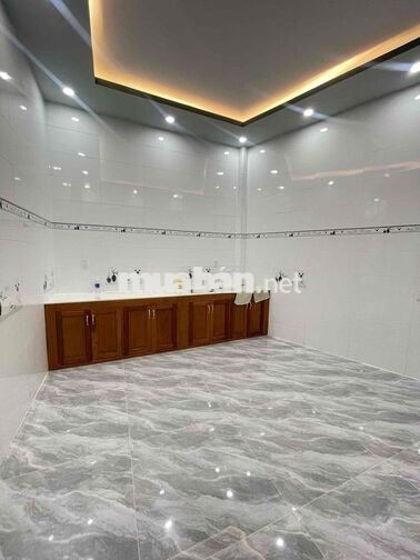 Nhà trệt 2 lầu mới hẻm Bờ Hồ Huỳnh Cương