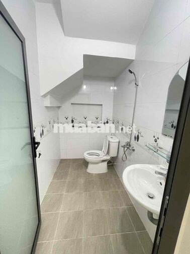 Nhà trệt 2 lầu mới hẻm Bờ Hồ Huỳnh Cương