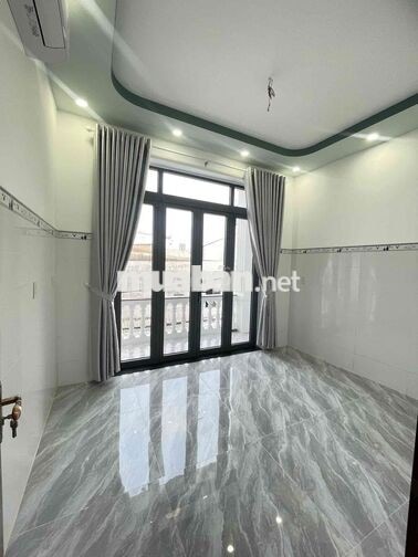 Nhà trệt 2 lầu mới hẻm Bờ Hồ Huỳnh Cương