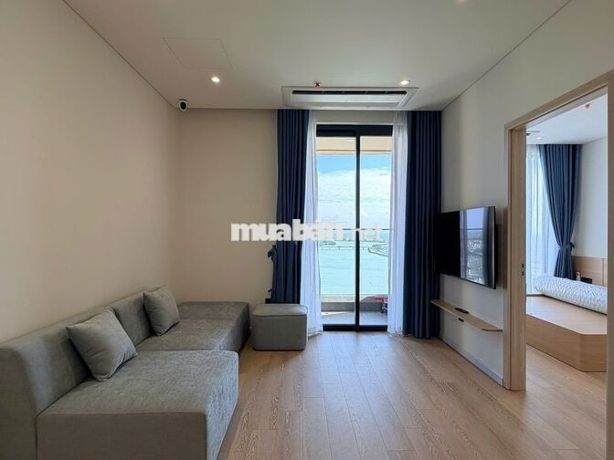 Căn hộ 2 phòng ngủ nhỏ view sông cực đẹp, nội thất xịn, trống sẵn