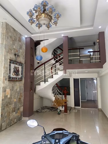 Cho Thuê Mặt Bằng : 637C  Trần Hưng Đạo P.1 Q.5 - dt:4x12m - dtsd:65m2
